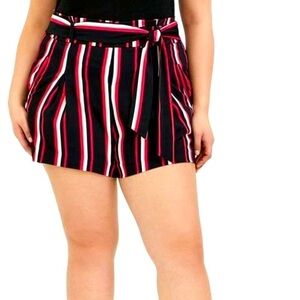 Torrid 5 inch Crepe Mid Rise Striped Short Size 24